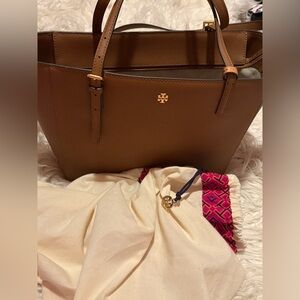 Tory Burch Robinson Small Tote Tan/Cardamom